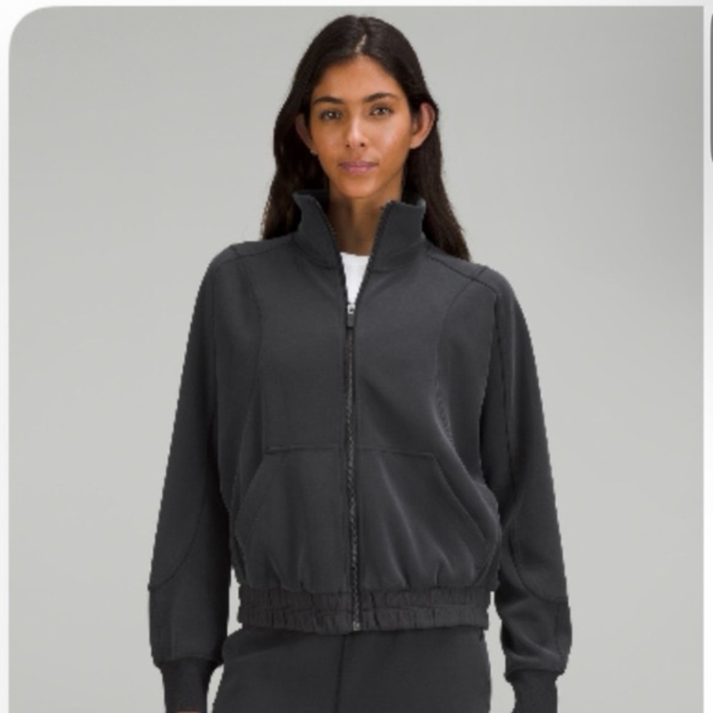 Lululemon brushed softstream Women's 6 Charcoal EXCELLENT CONDITION NEW w/O TAG